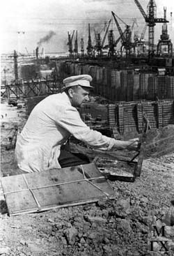 Гремитских на строительстве Куйбышевской ГЭС. 1952 год