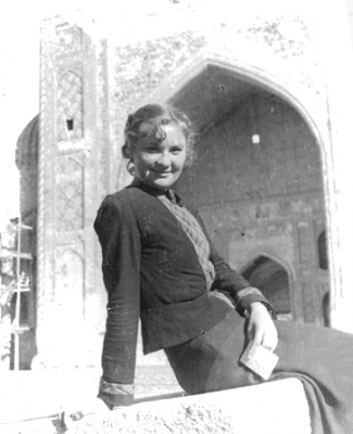 Клавдия Александровна Тутеволь в эвакуации в Самарканде, 1943 год